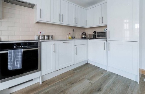 Henley Apartment | Seagrass Henley: Family-Friendly 2 Bed Serviced Apartment