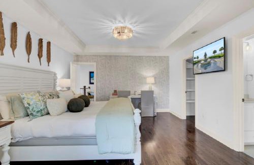 Isle of Palms House | Seagrass Lane 25: Family-Friendly Escape with Pool & Hot Tub