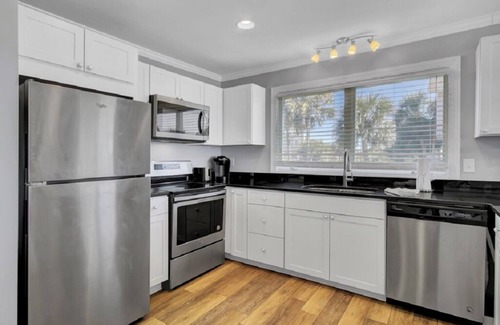 Isle of Palms Condo | Seagrove 01A: Oceanfront Retreat with Spa and Pool Access