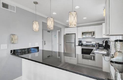 Isle of Palms Condo | Seagrove 01A: Oceanfront Retreat with Spa and Pool Access