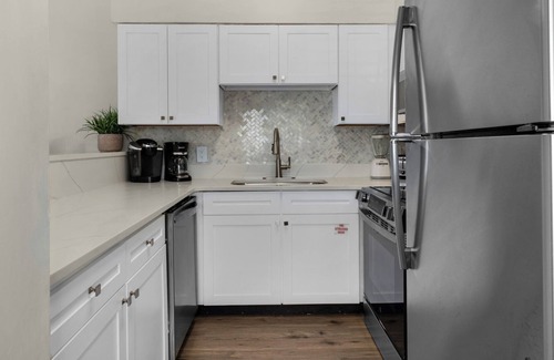 Seagrove Beach Condo | Relaxing Palms B4: Beachfront Getaway with Hot Tub