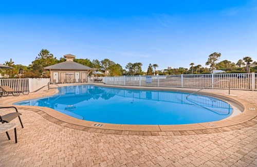 Seagrove Beach Apartment | Seagrove Highlands 1407 - Family-Friendly Getaway Awaits