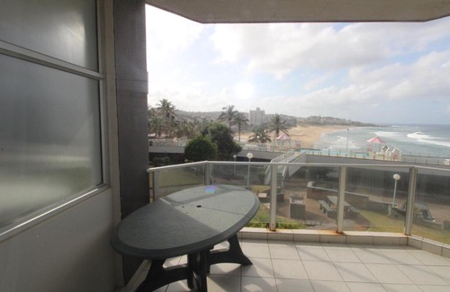 Margate Beach Apartment | Seagull 305: Oceanfront Escape with Pool & Family Fun