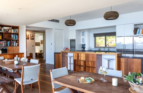 Mollymook House | Experience Seagull in Mollymook: Stay 6 Nights, Pay for 5!