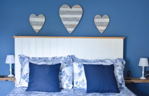 Pakefield House | Seagull Cottage: Pet-Friendly Coastal Retreat with Ocean View
