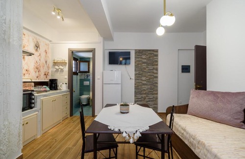 Trikeri Apartment | Family-Friendly Stay at Seagull House 2: Rated 9/10