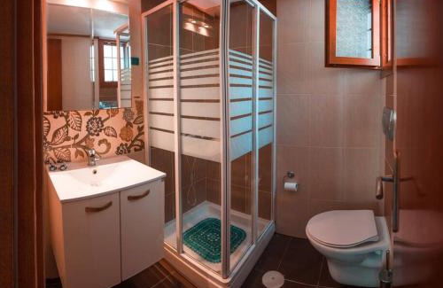 Trikeri Apartment | Inviting Seagull House: Family-Friendly Retreat with Top Reviews