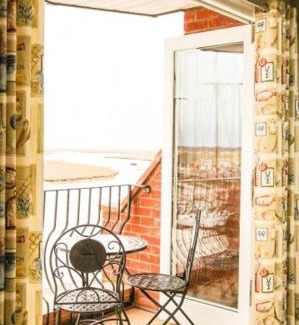 Wells-next-the-Sea Apartment | Relax at Seagull's Sanctuary: 4-Star Family Retreat