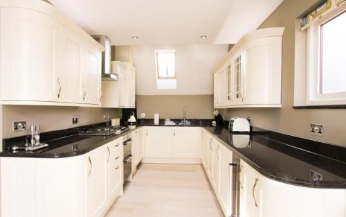 Wells-next-the-Sea Apartment | Relax at Seagull's Sanctuary: 4-Star Family Retreat