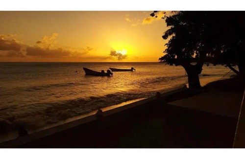 Laborie House | Seagull Suite B - Beachfront Retreat for Families