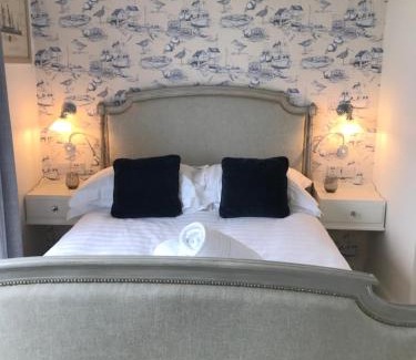 Portmellon Bed & Breakfast | Top-Rated Seagulls Boutique Lodgings for Your Perfect Stay
