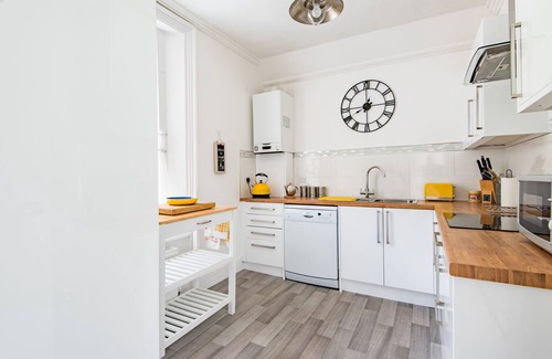 Folkestone Apartment | Seagulls by Bloom Stays: Oceanfront Retreat for 8 Guests