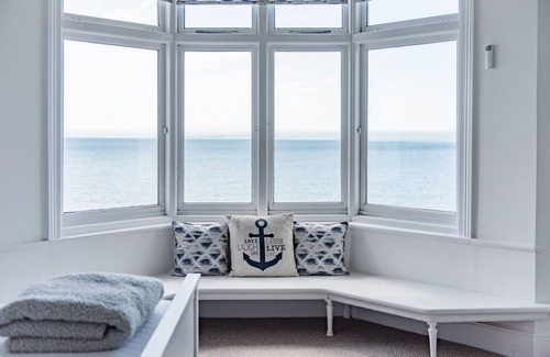 Folkestone Apartment | Seagulls by Bloom Stays: Oceanfront Retreat for 8 Guests