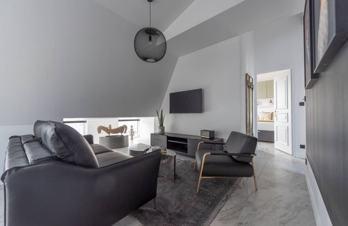 Faubourg-du-Roule Apartment | Elegant Seaham Hotel with Eiffel Tower Views & Spa Access