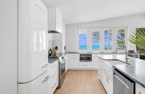 Farmer's Hill House | Beachfront Bliss: Seahaus with Pool and Ocean Views