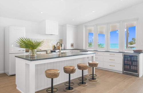 Farmer's Hill House | Beachfront Bliss: Seahaus with Pool and Ocean Views