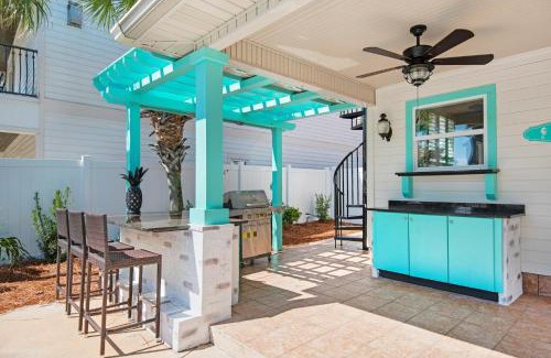 Crystal Beach House | Seahaus Destin: Family-Friendly Retreat with Pool & Hot Tub