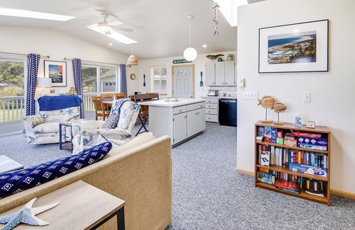 Yachats House | Seahawk Nest: Oceanfront Bliss with 9.8 Guest Rating