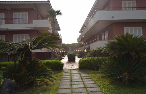 Torre Archirafi Apartment | Cozy SeaHome: Oceanfront Retreat with Private Beach Access