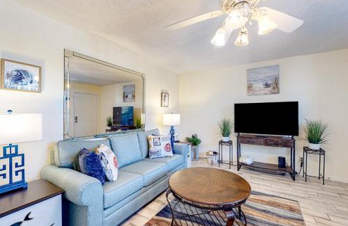 Gulf Shores Apartment | Seahorse 411: Family-Friendly Retreat with Pool Access