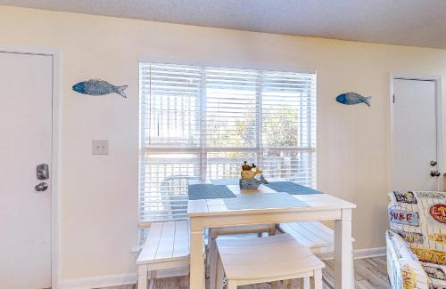 Gulf Shores Apartment | Seahorse 411: Family-Friendly Retreat with Pool Access