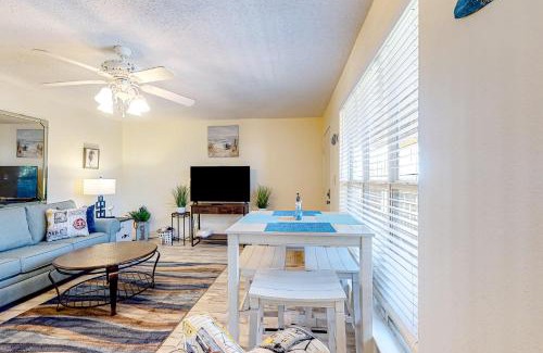 Gulf Shores Apartment | Seahorse 411: Family-Friendly Retreat with Pool Access