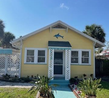 Pass-a-Grille House | Pet-Friendly Seahorse Bungalow with Perfect Guest Ratings