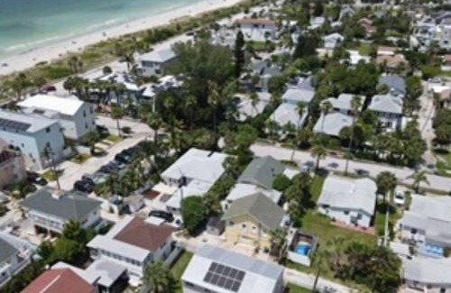 Pass-a-Grille House | Pet-Friendly Seahorse Bungalow with Perfect Guest Ratings