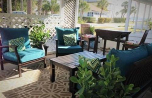 Pass-a-Grille House | Pet-Friendly Seahorse Bungalow with Perfect Guest Ratings