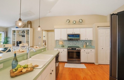 Pelican House | Seahorse Cove -Cape Coral Oasis- Gulf-Access, Heated Pool, Game Room + Tiki Bar