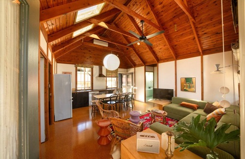 Huskisson Cabin | Seahorse Manor: Oceanfront Retreat in Huskisson