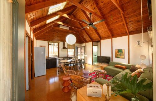 Huskisson House | Seahorse Manor: Premier Stay on the South Coast