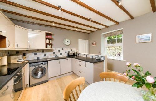 Hexham House | Seal Cottage: Family-Friendly Retreat with 9.6 Guest Rating