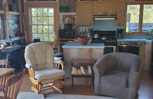 Seal Cove Cottage | Cozy Seal Cove Cottage with Oceanfront Views and Pool