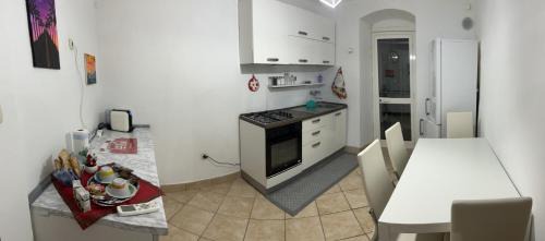 Sestri Ponente Bed & Breakfast | Cozy Seal Home: Pet-Friendly Retreat with Spa & Hot Tub