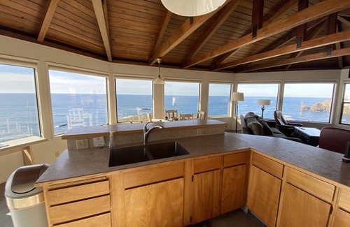 Albion House | Oceanfront Retreat at Seal Point - Edge of the World Awaits