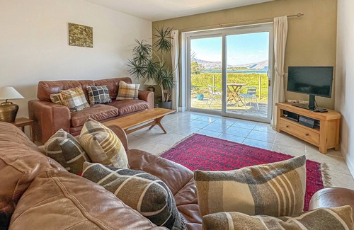 Port Appin Cottage | Relaxing Retreat with Ocean Views near Morven Mountains