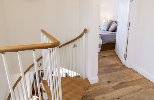 Appin Cottage | SEALLADH, romantic, with a garden in Port Appin
