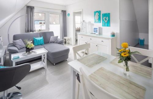 Norddeich Apartment | Oceanfront Serenity at Seamens Cabin with Stunning Views