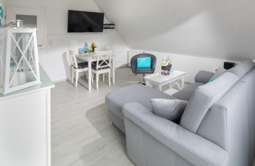 Norddeich Apartment | Oceanfront Serenity at Seamens Cabin with Stunning Views