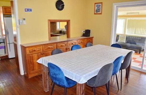 South West Rocks House | Cozy Seamist Cottage: Pet & Child Friendly Getaway
