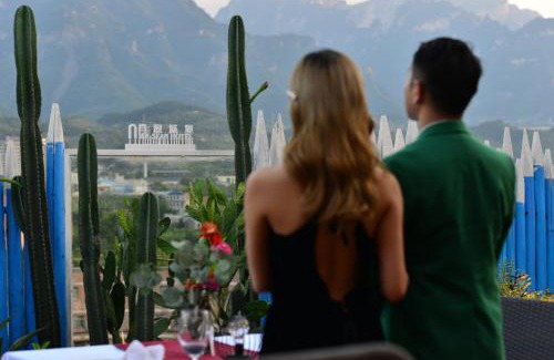 Yongding Hotel | Elegant Xiao'en Castle Hotel Tianmenshan with Private Pool