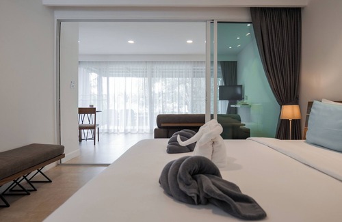 Phongprasan Hotel | Relax at SEAnery Beach Resort: Oceanfront 4-Star Retreat