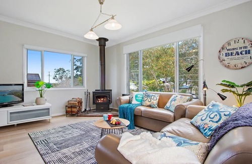 Callala Bay House | Seannsail: Oceanfront Stay Steps from Jervis Bay's Beauty