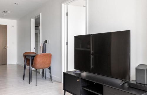 Seaport District Apartment | Seaport 1BR w Gym Pool WD Doorman BOS-283