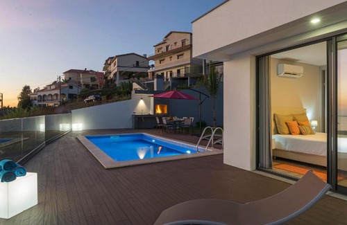 Arco da Calheta House | Oceanfront Searenity Vacation Home with Pool & Hot Tub