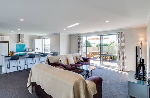 Waimarama House | Pet-Friendly SeaRenity Holiday Home in Waimarama