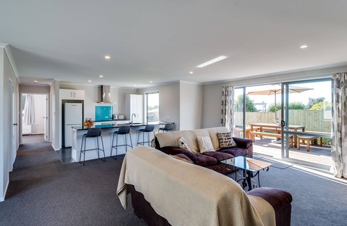 Waimarama House | Pet-Friendly SeaRenity Holiday Home in Waimarama