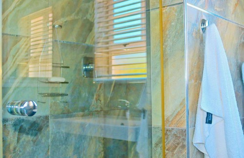Bluff Villa | Cozy Seas of Ships Guest House: Pet-Friendly Retreat