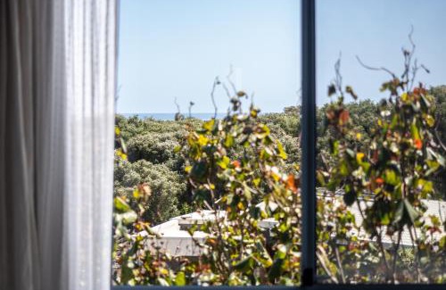 Gnarabup House | Experience Seas the Day: Family-Friendly 4-Star Retreat